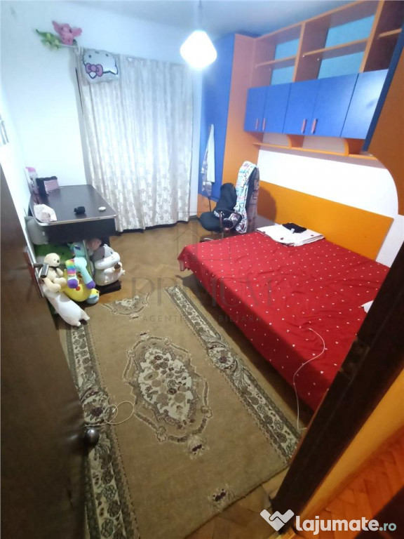 SAGULUI - ETAJ 1 - DECOMANDAT - 4 CAMERE - 2 BAI - 2 BALCOAN
