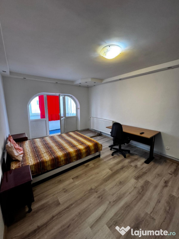Apartament 3 camere decomandat zona Lapus