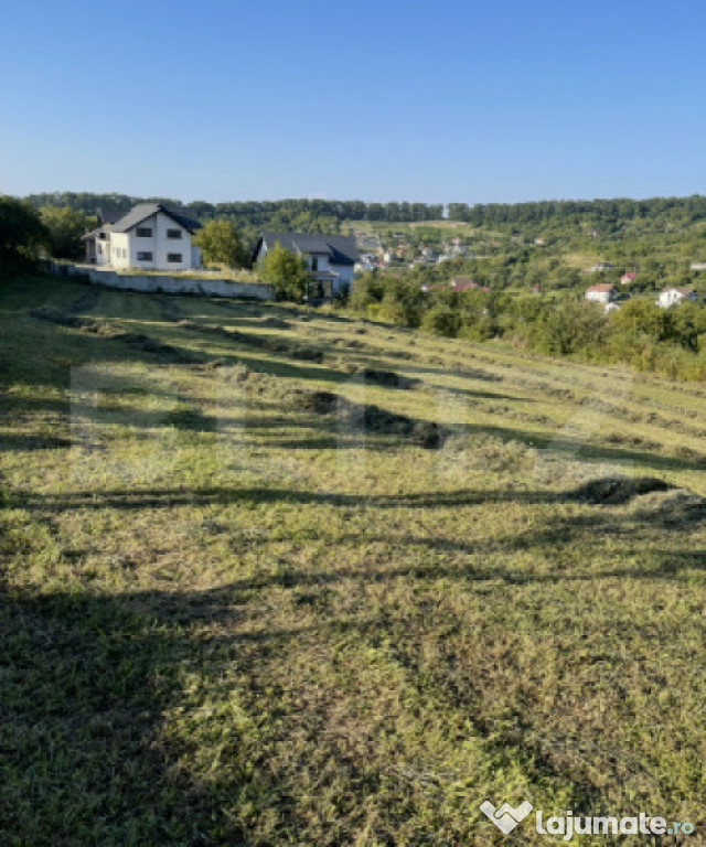 Oază de vis – teren de 9 ari cu priveliște superbă