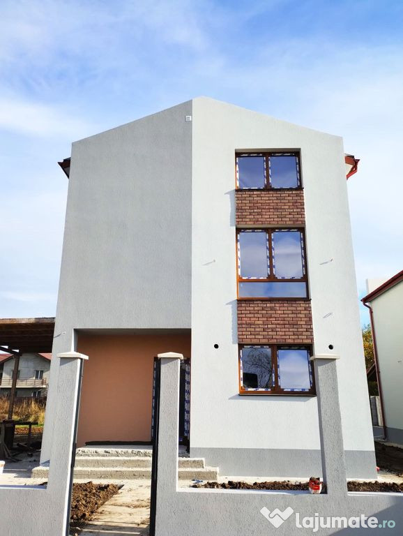 Casa ta ideală! Vilă premium cu curte și terasă, făr...