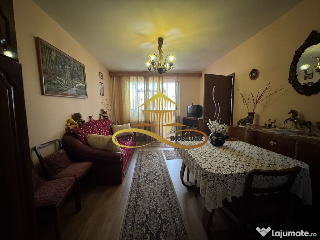 Apartament cu 2 camere cu balcon etaj 3 din 4 - de vanzare