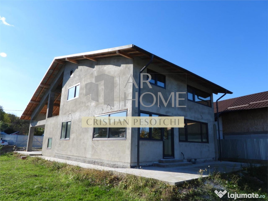 Casa P M, 4 camere, 215mp, Comuna Plopu