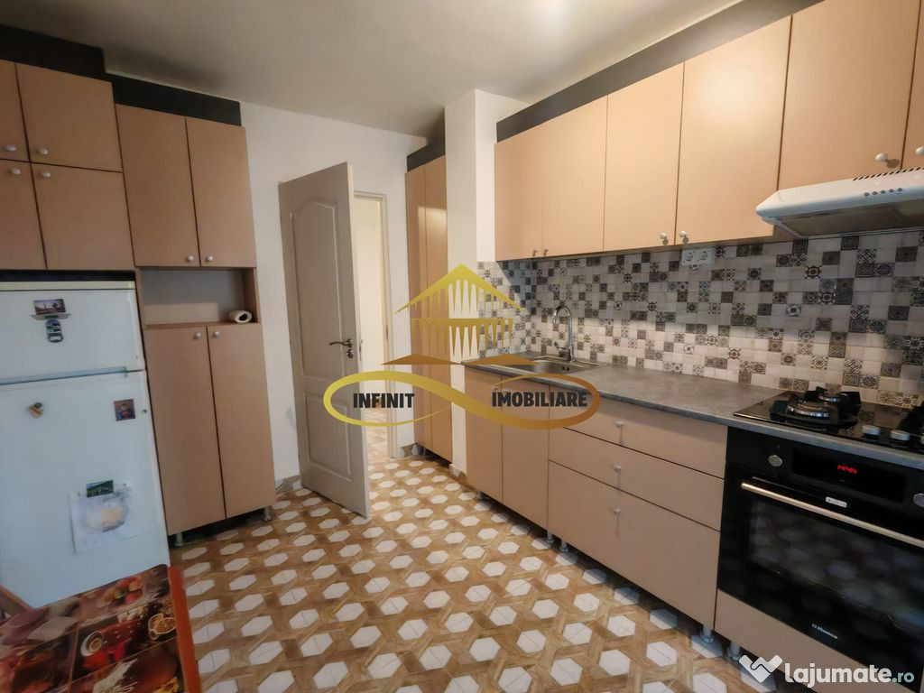 Apartament cu 3 camere de inchiriat