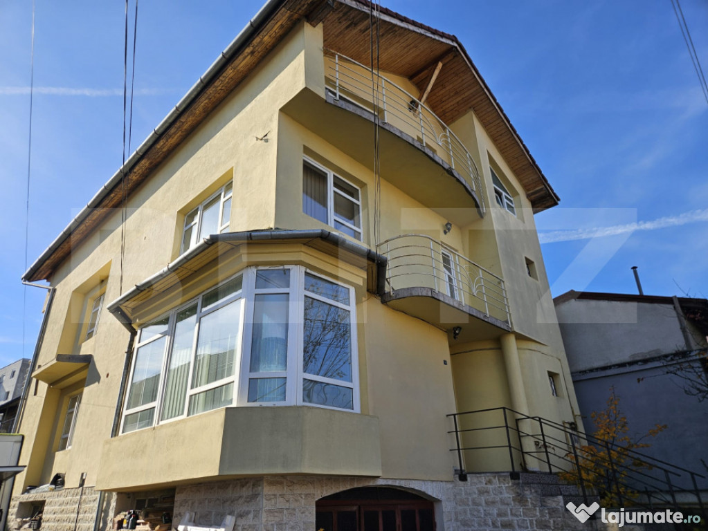 Casa individuala, 350 mp utili, in Gruia, pentru locuit sau