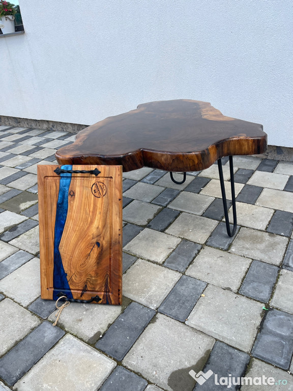 Măsuță de cafea din rondea de nuc cu rășină albastră