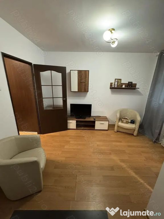 Garsonieră 30 mp Mega Mall bloc mixt an 1986