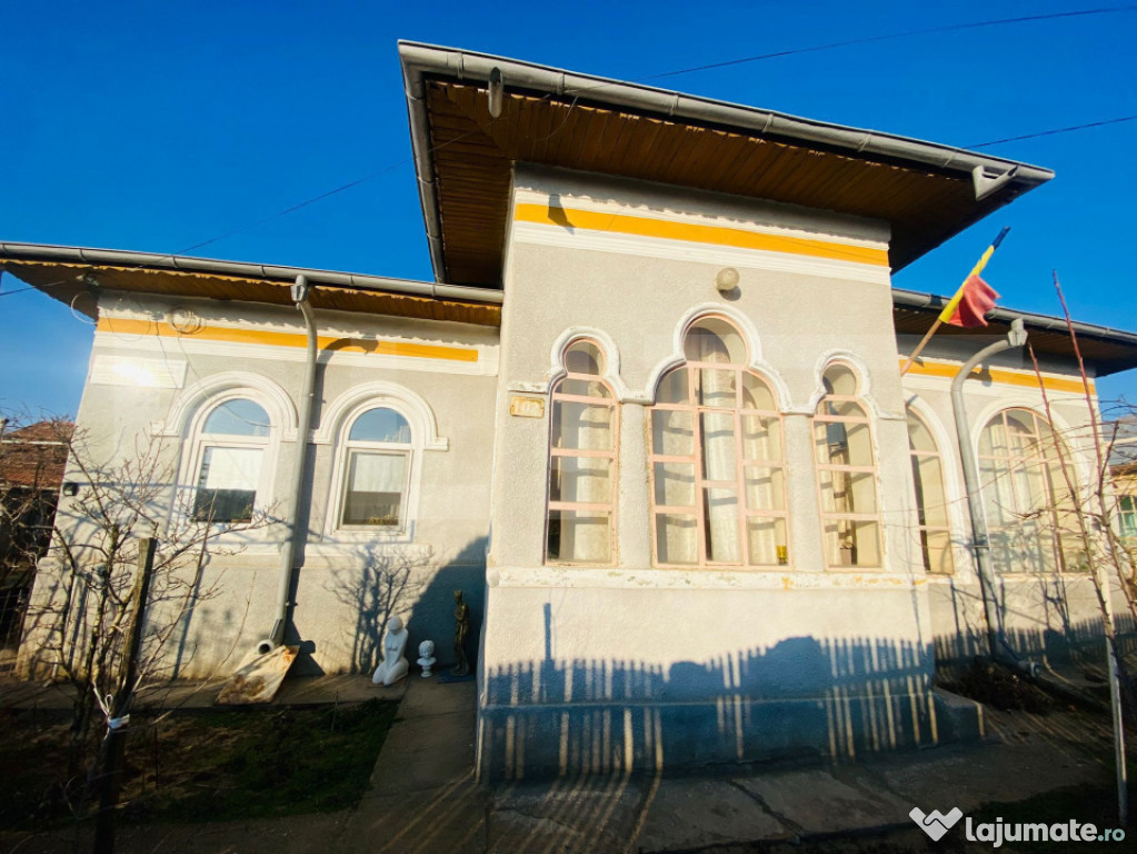 Casa nationalizata, renovata, 2.753 mp teren, Celaru, Maroti