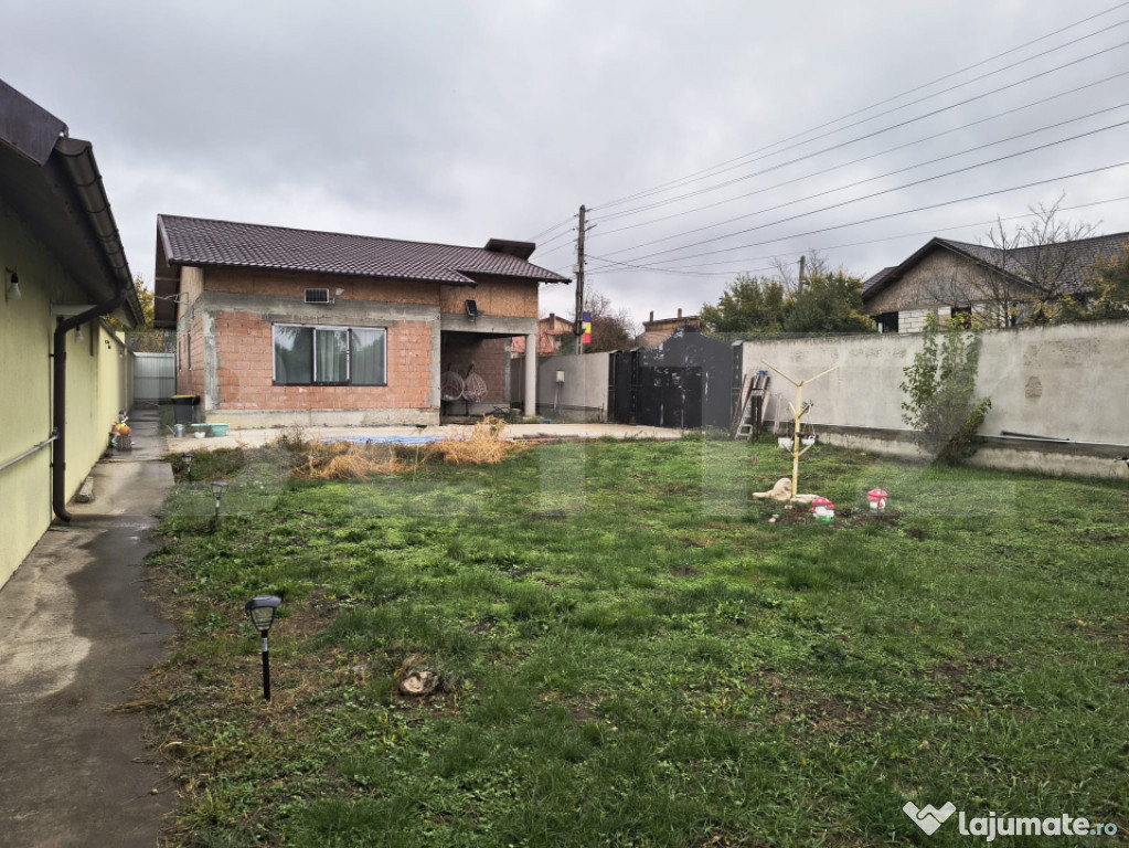 Ofertă de vânzare – două case în aceeași curte (una f