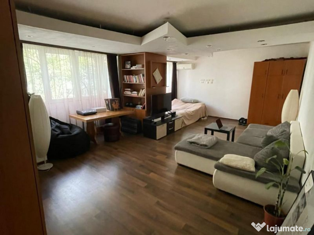 Garsoniera Eroii revolutiei, 3 min de metrou