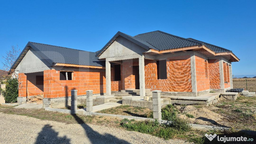 Casa la rosu, 3 camere, 145,31 mp utili, 715 mp teren, zona