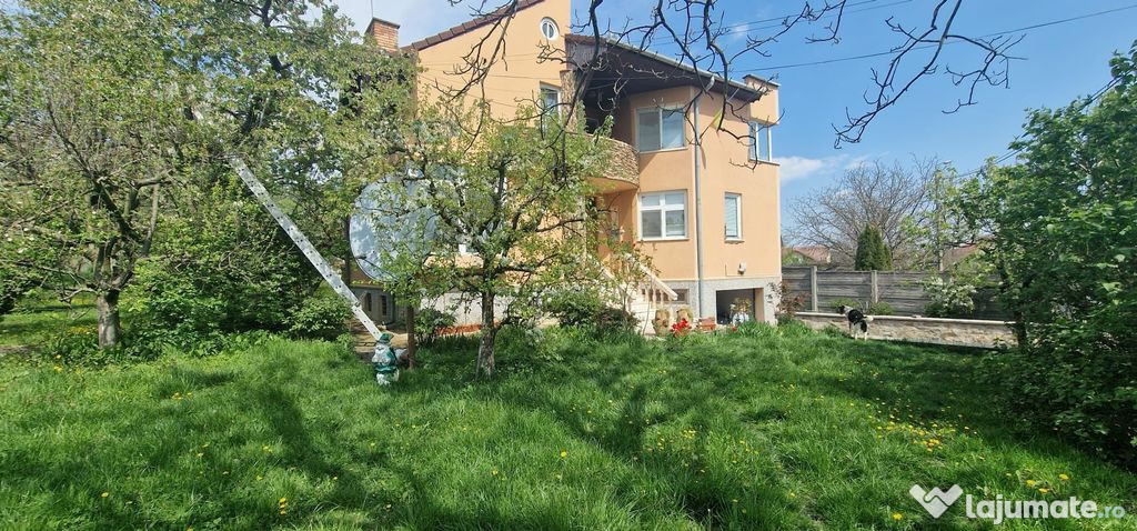 Casa - 1500 mp de teren - zona rezidențială schit