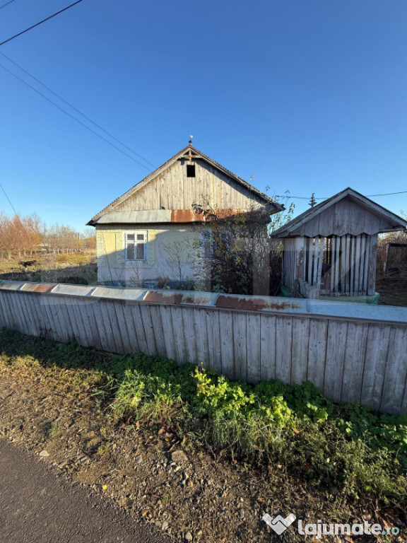 Casa batraneasca, 50 mp si teren intravilan 4900 mp, Udesti