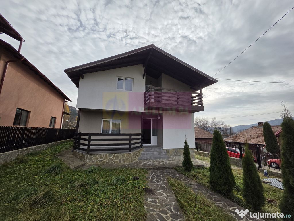 Vila de vacanta cu 4 camere de vanzare in Valea Doftanei