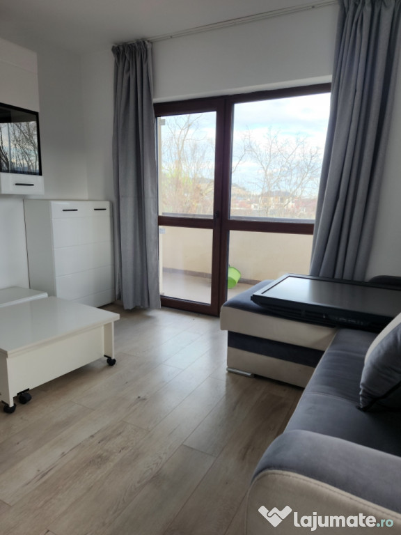 Inchiriez Garsoniera mare decomandata loc parcare,terasa! central