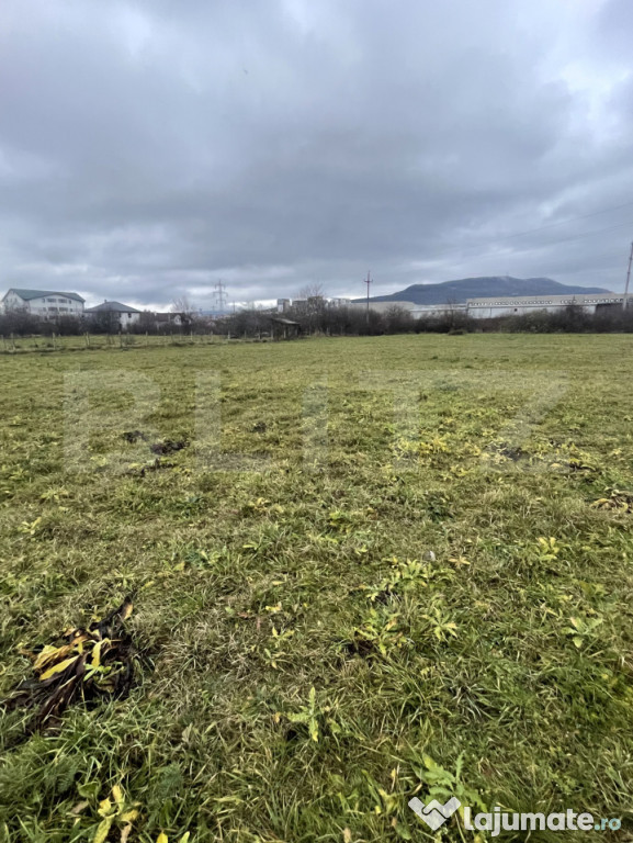Teren de 2.760 mp, în zonă excelentă, cu utilități și