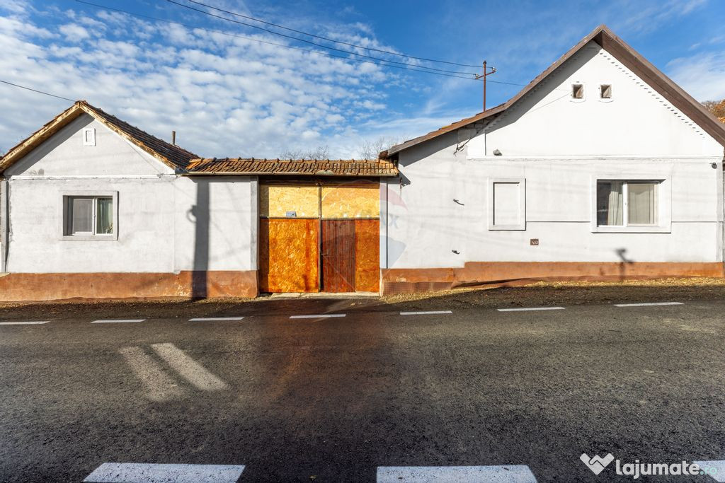 Casă cu 5 camere in Barzava