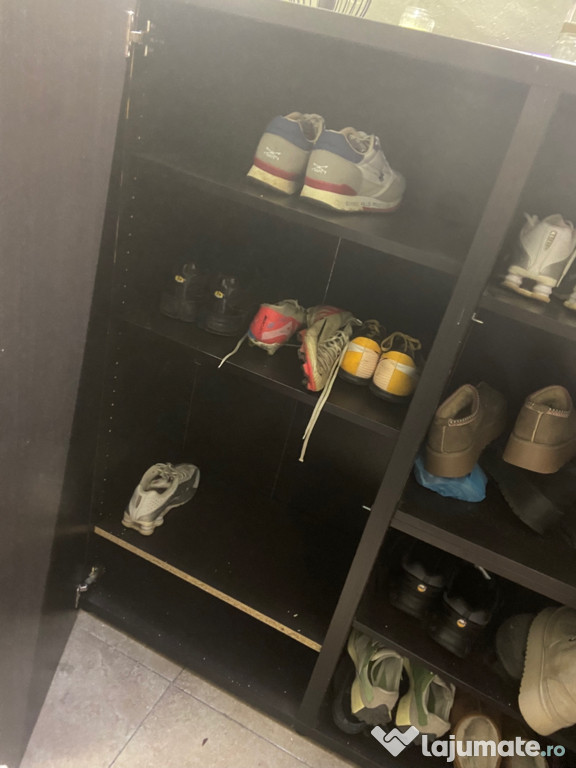 Dulap negru de pantofi
