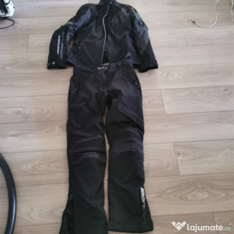 Costum moto fabricat în Italia