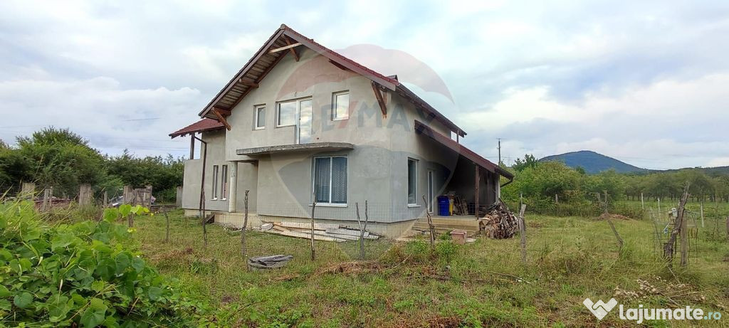 DE VANZARE casa la 10 min de oras