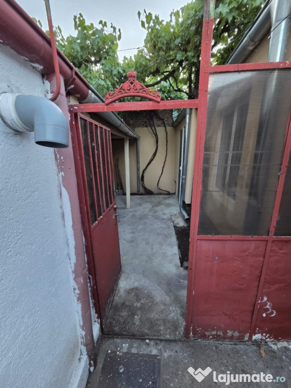 Casa + Curte (46mp) Braila aproape magazinul Dunarea si Piata mare