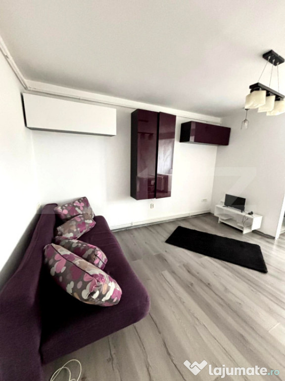 Garsonieră decomandată cu vedere panoramică – mobilată