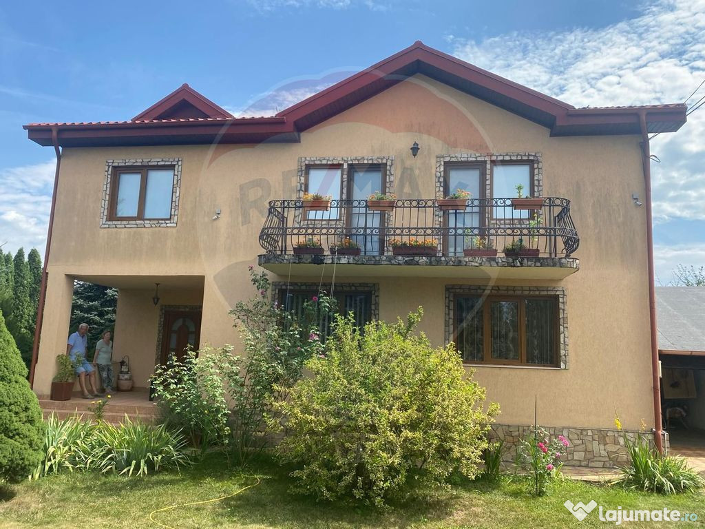 DE VANZARE Vila de vacanta in Pucioasa /Dambovita