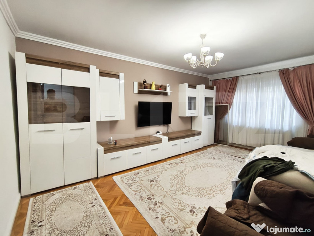 Apartament cu 3 camere, cu bucatarie extinsa si 2 bai, in Ro