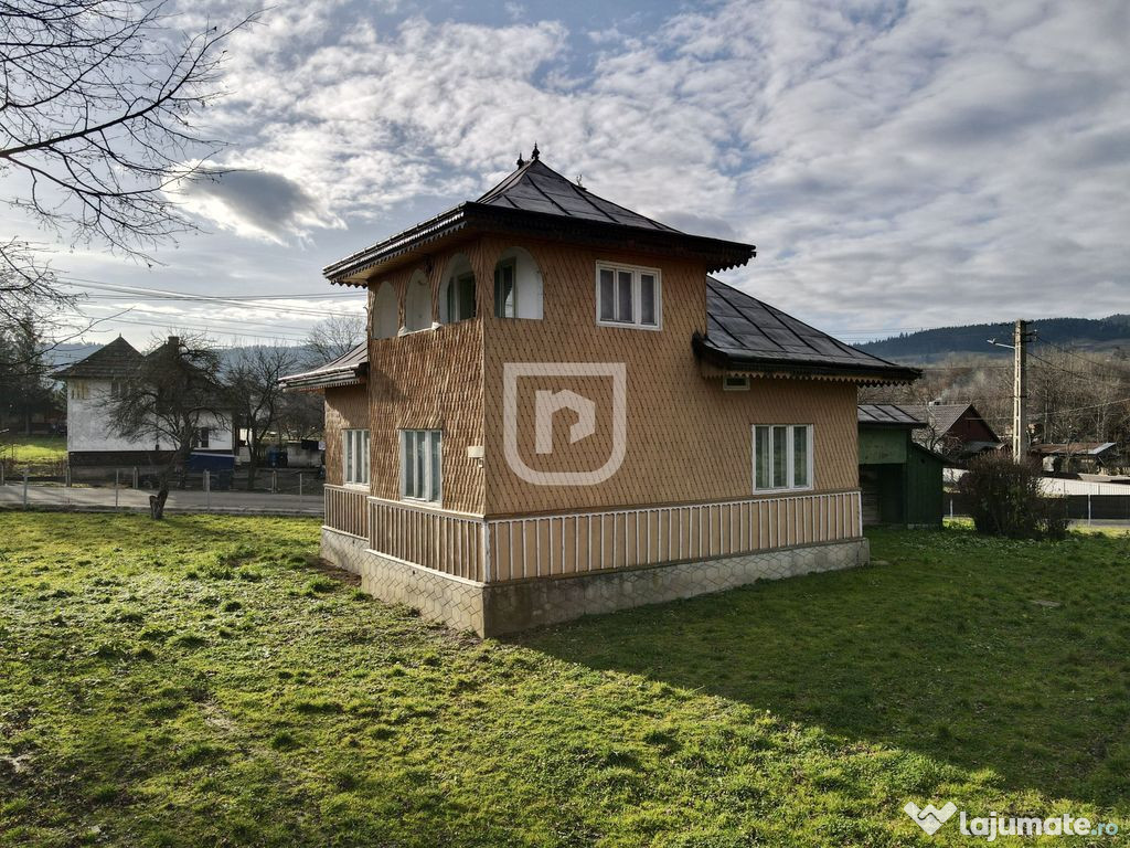Casă bătrânească cu teren în Solca – 26 ari