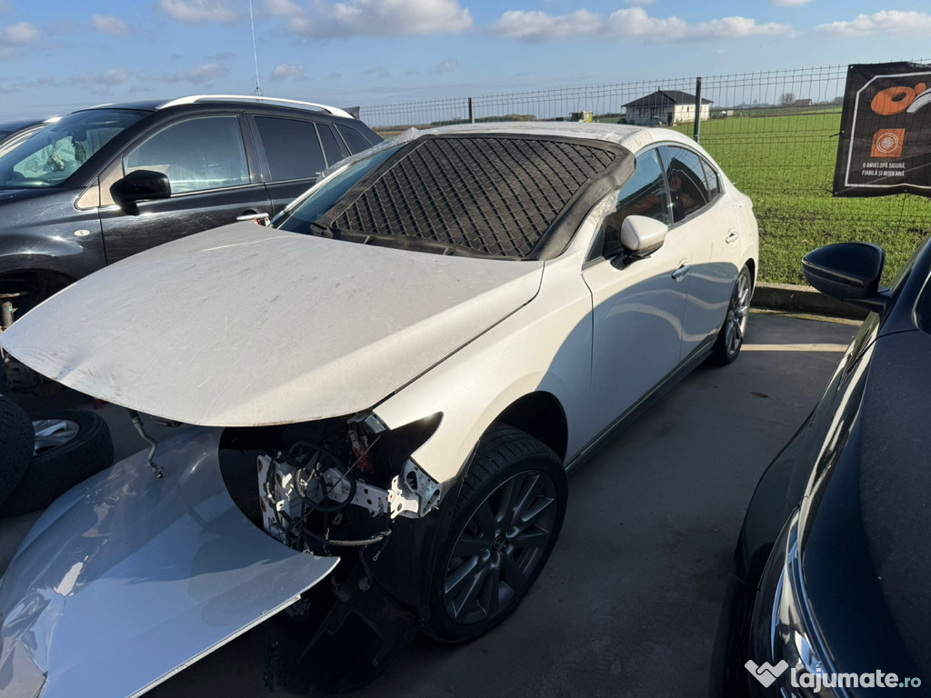 Mazda 3 Hybrid – 2021 – 1.500 km – Avariată