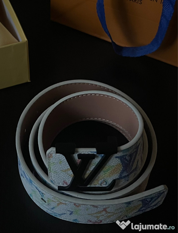 Curea din piele albă lv