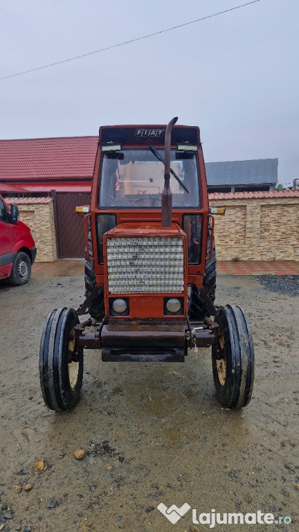Vînd tractor fiat 780