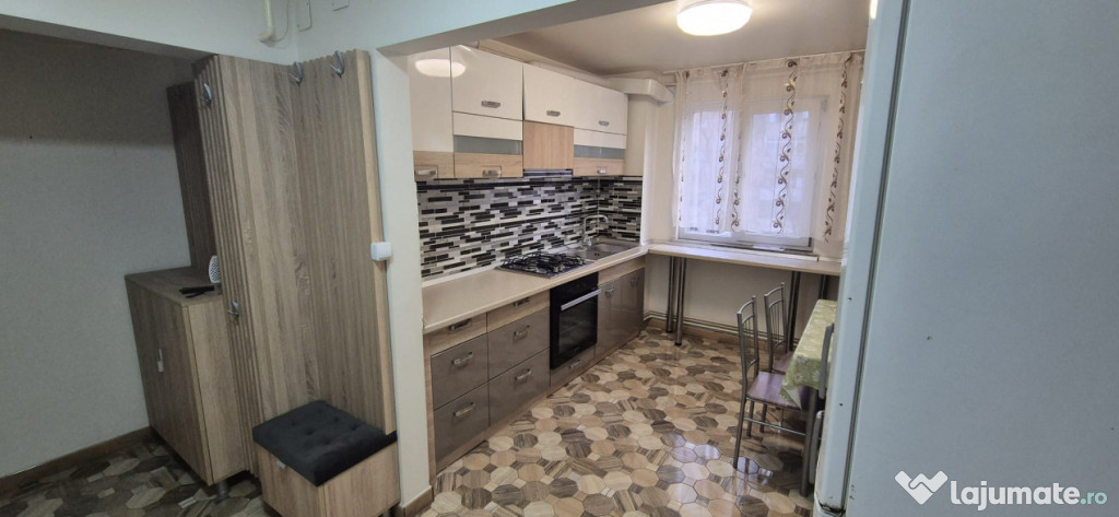 Apartament 3 camere, 74mp utili, in centru, zona Piata Mare