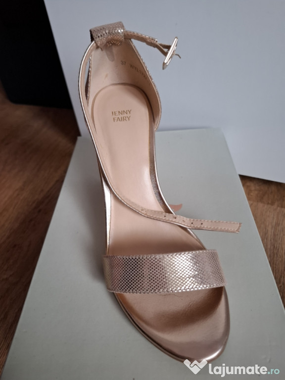 Sandale cu toc , aurii sau argintii
