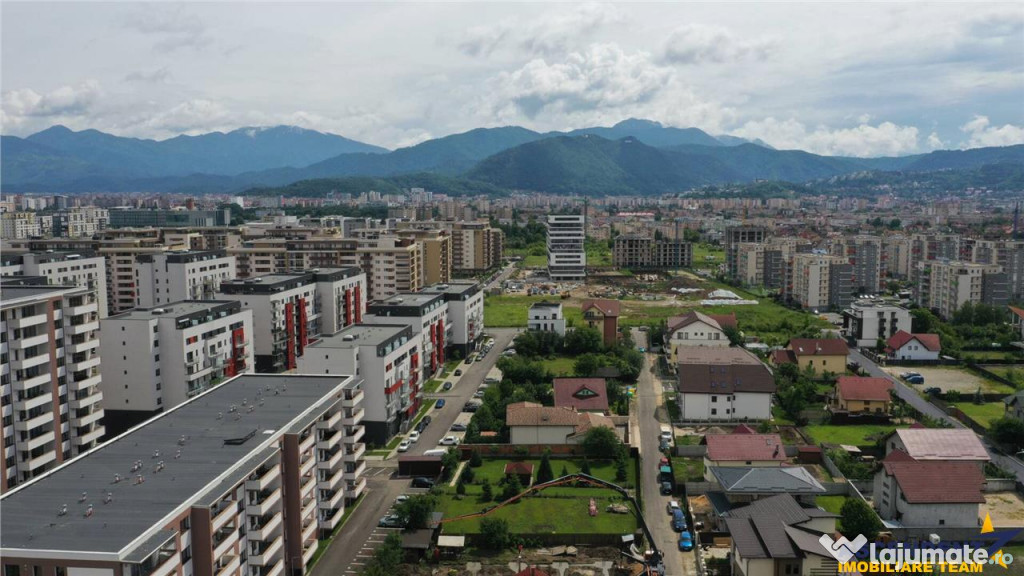 10.000mp intravilan, front la doua strazi, configuratie avan