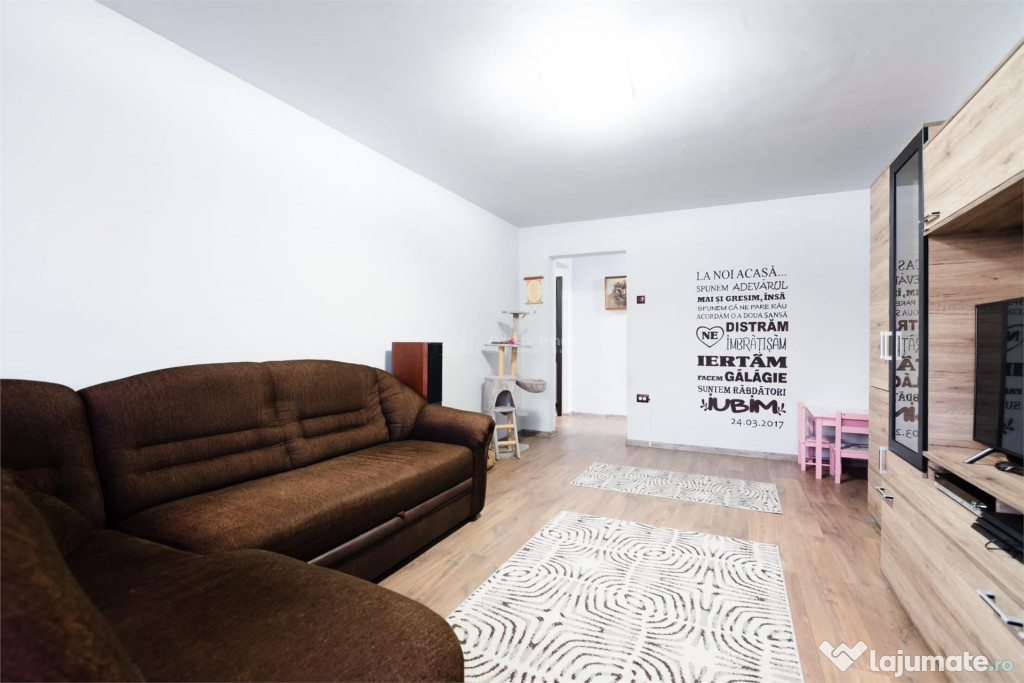 Apartament spatios cu 4 camere si 2 bai - in zona linistita