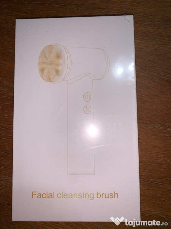 Perie electrică pentru curățare facială.