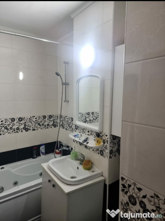 Apartament cu 2 camere decomandate zona Burdujeni