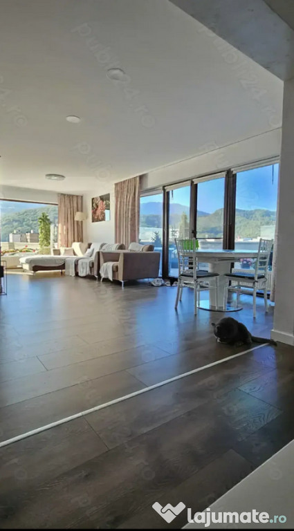 Penthouse cu 5 camere, decomandat - zona Noua