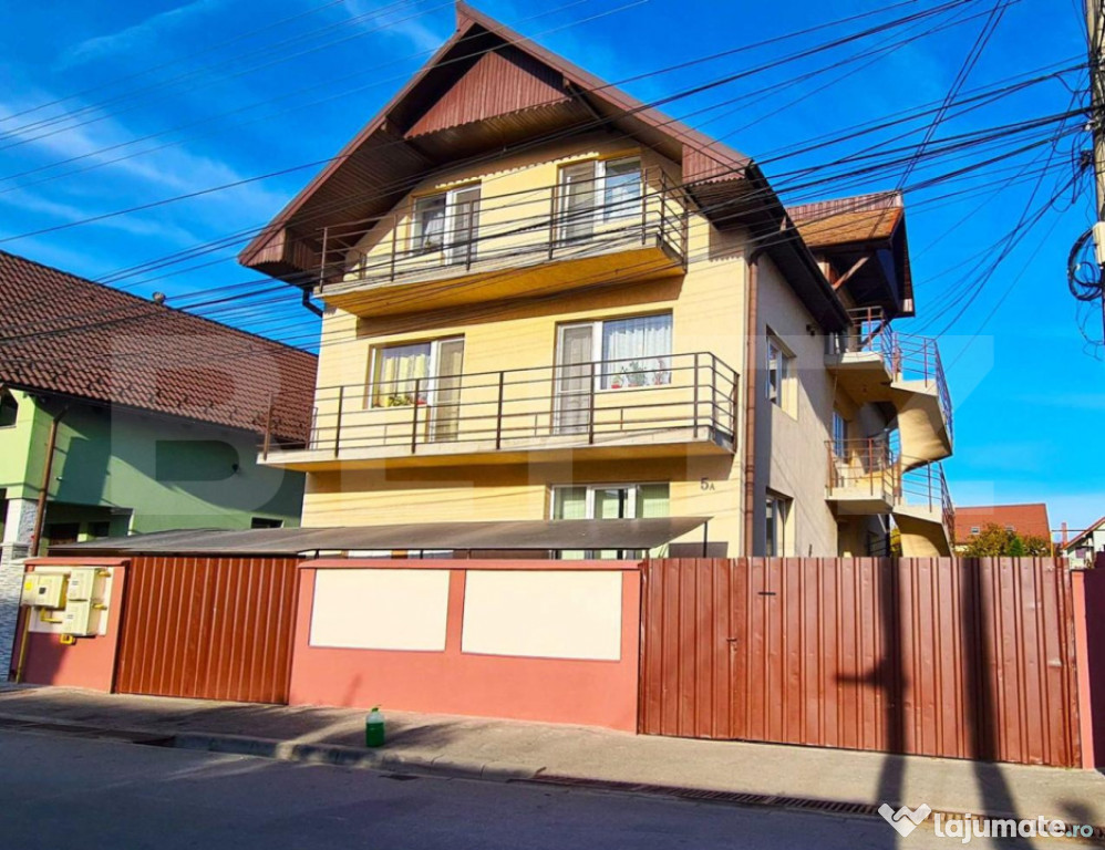 Casă unifamilială 9 camere, teren 560 mp, 7 locuri de parc