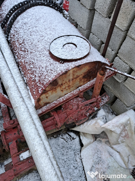 Freza agricola italiana are ambreiaj pe sulul cu cuțite.