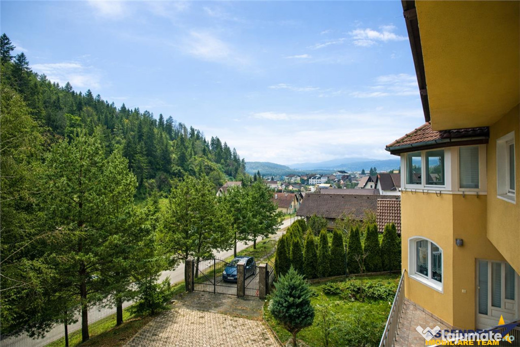 Resedinta cu atmosfera familiara,peisaj imersiv,amplasare pr