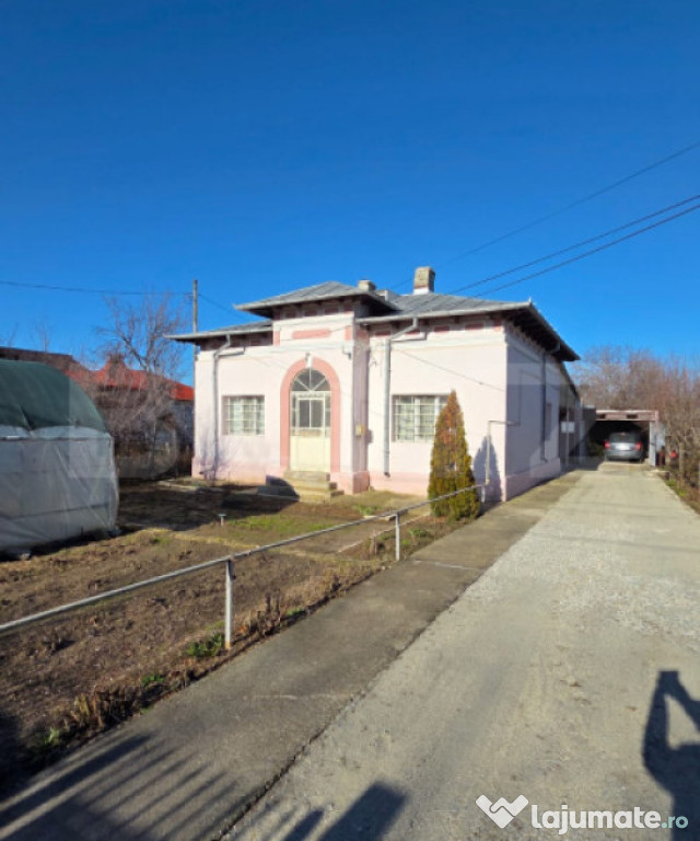 FORTĂREAȚĂ ȘI CONFORT: Casă Consolidată, Teren 809 mp