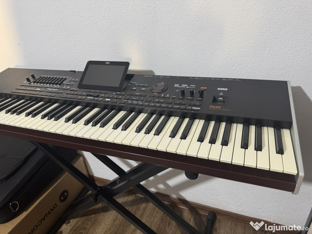 Vând Korg pa4xpro în stare bună!