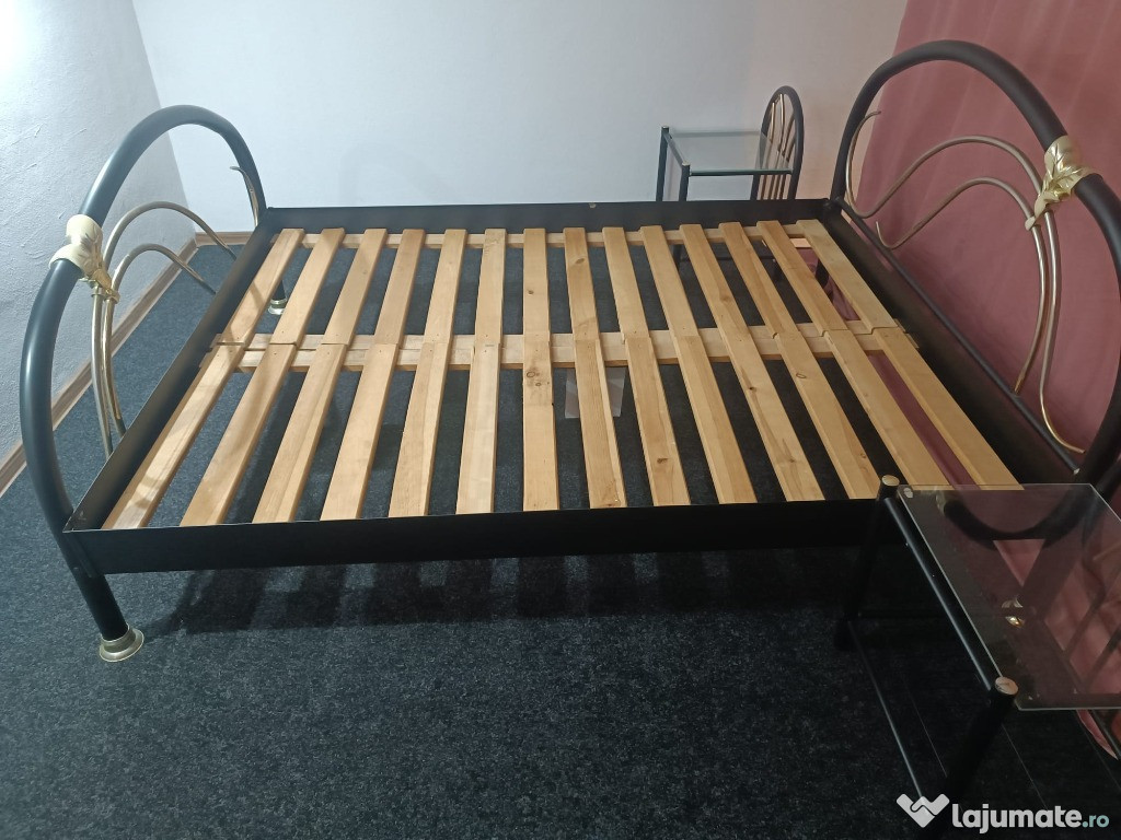 Pat Dublu Negru Metalic 160x200 Plus Saltea si 2 Noptiere Cadou