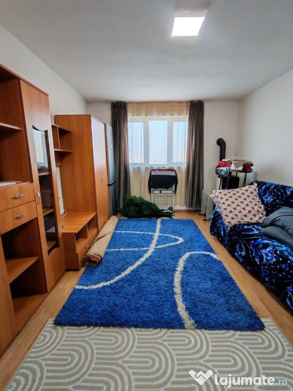 Garsoniera - zona centrala - stadion Nasaud - etaj 3