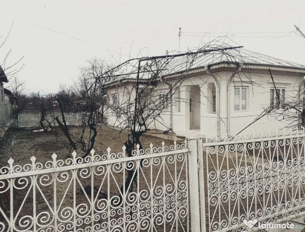 Vând Casă din Cărămidă