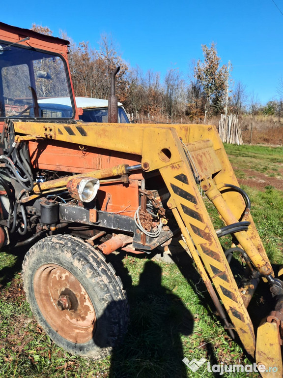 Vând tractor UTB 550 cu încărcător frontal tip export