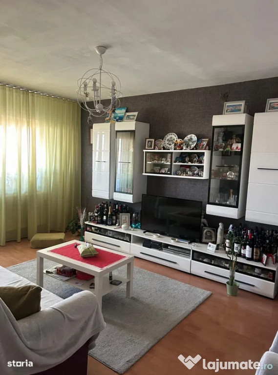 Apartament 2 camere, decomandat - zona Tractorul