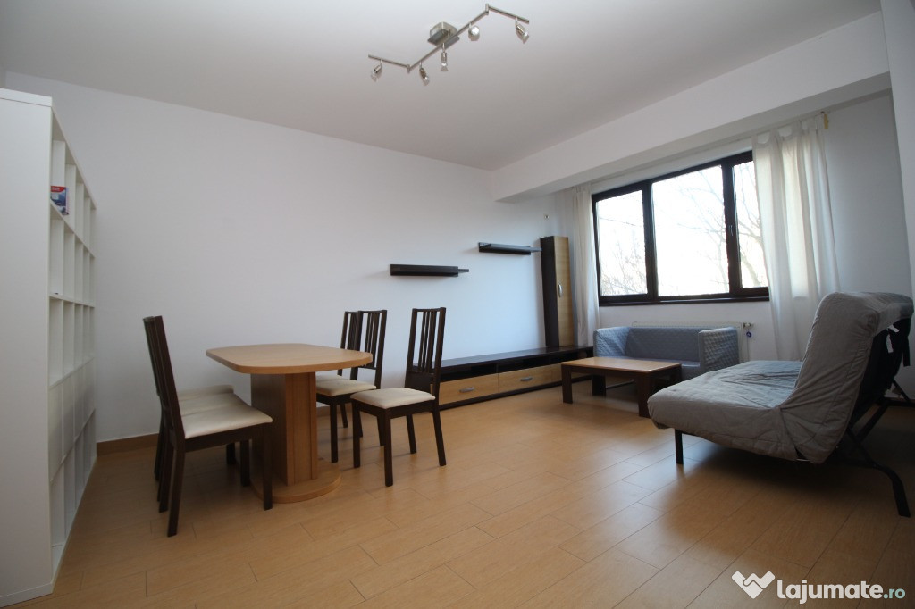 Titan - vizavi de metrou Nicolae Grigorescu, bloc 2009