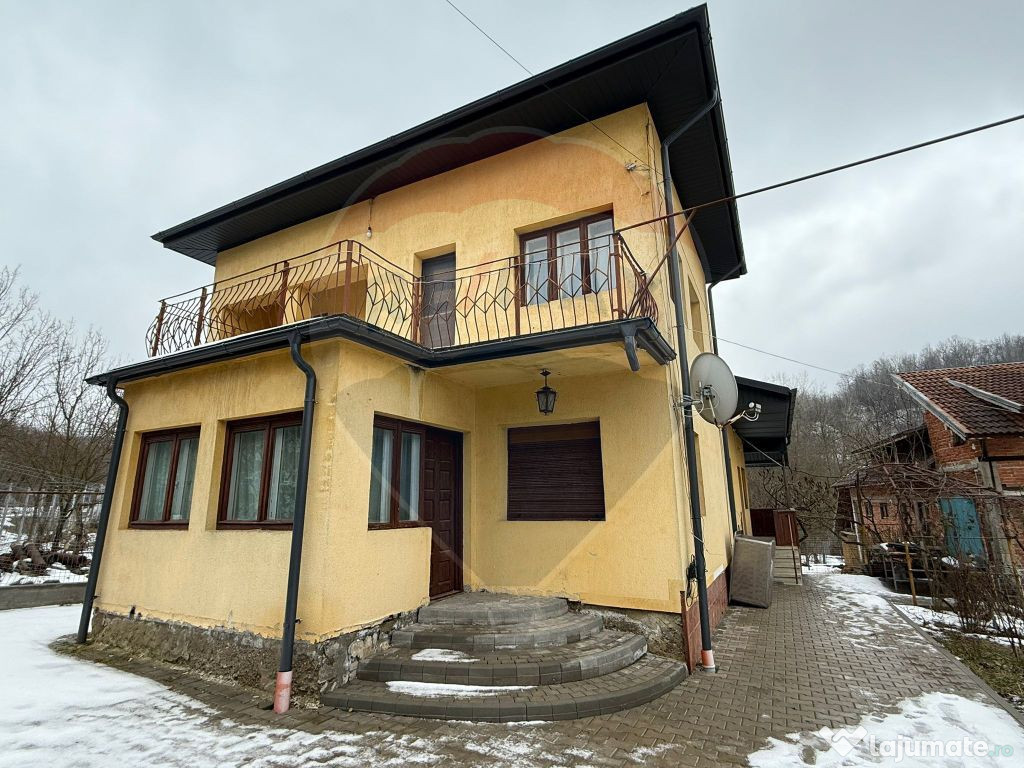 Casă / Vilă cu 6 camere de vânzare
